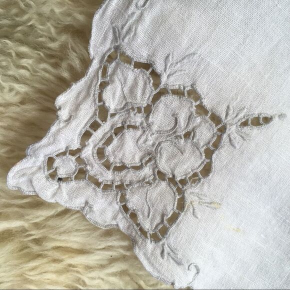 Vintage 30s Handmade Embroidered Doily/ Napkin - Picture 2 of 12